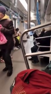 Движение поездов на Сокольнической линии московского метро остановлено на участке от «Парка Культуры» до «Бульвара Рокоссовского» — пассажиров эвакуировали из поезда прямо в туннеле между станциями «Комсомольская» и «Красные ворота».  В столичном Дептрансе