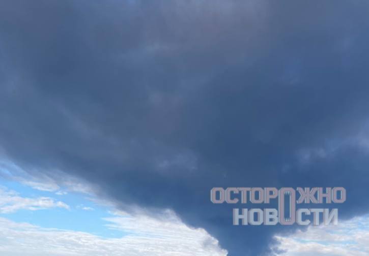 Массированная атака дронов на Ярославль: обломки упали на НПЗ, начался пожар