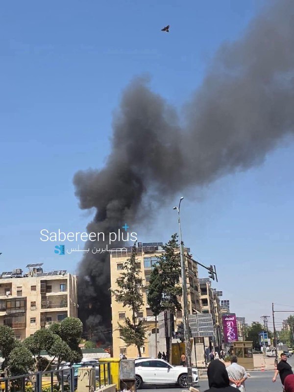 صابرين بلس - Sabereen plus: سوريا المحتلة: أعمدة الدخان تتصاعد من حي الفرقان بحلب.