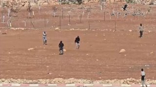 Clashes during a confrontation of young people with settler militias in the western area of ​​Al-Mujir village