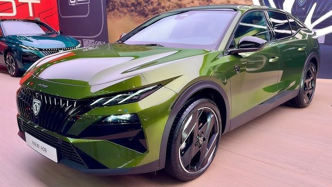 На автосалоне в Брюсселе представлен обновлённый Peugeot 408