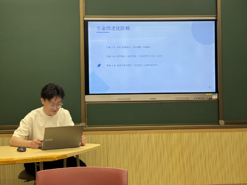 今晚北大学生AI创新会的“AI自习室”圆满结束！感谢三位嘉宾的就具身智能相关话题的精彩分享，笔芯各位同学的热情参与，现场互动氛围浓厚而热烈，大家交流意犹未尽