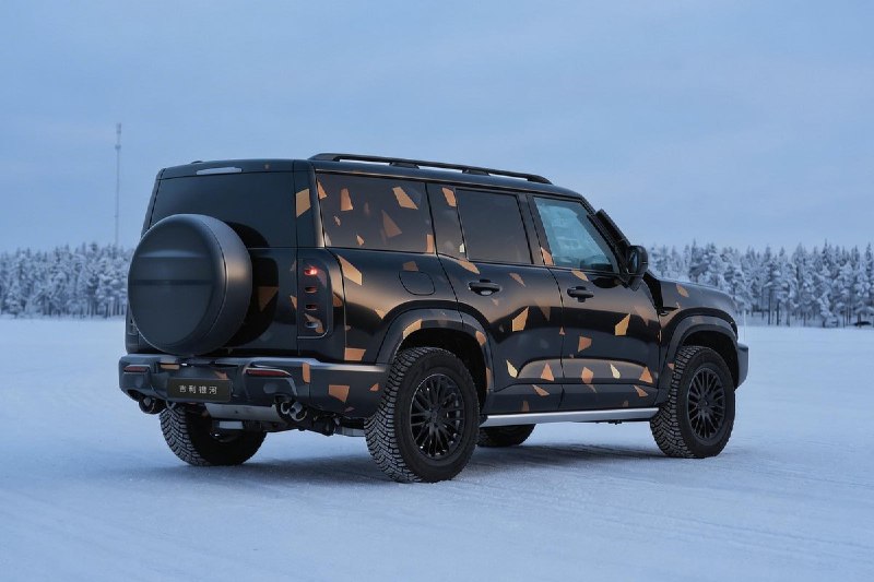 Geely показала новый брутальный кроссовер 2