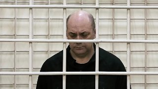 Экс-губернатор Курской области Алексей Смирнов будет печь хлеб в исправительной колонии строгого режима № 9 под Курском. От него отказался опытный адвокат: мол, не защищаю коррупционеров и тех, чьи руки в крови. 52-летний Смирнов зарегистрирован в Курске, 