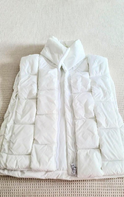 Стильная дутая жилетка 🌺 oversize с уникальным плетёным дизайном. Изготовлена из качественного мате — фото 1