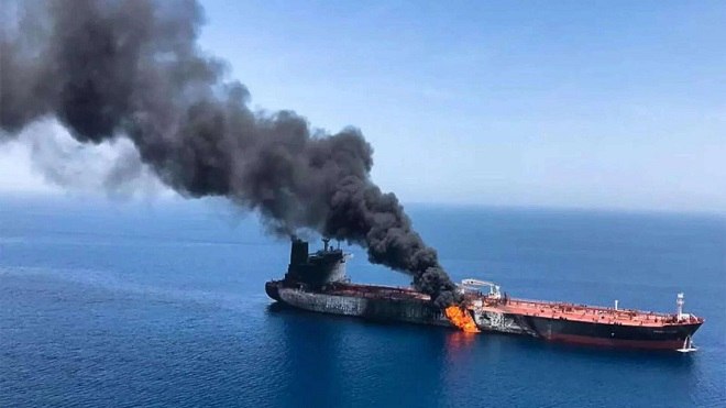 Iranjib | ایران جیب: 🛳 حادثه برای نفتکش در تنگه هرمز سازمان عملیات تجارت دریایی انگلیس از وقوع حادثه برای یک نفتکش در تنگه هرمز خبر داد. این 