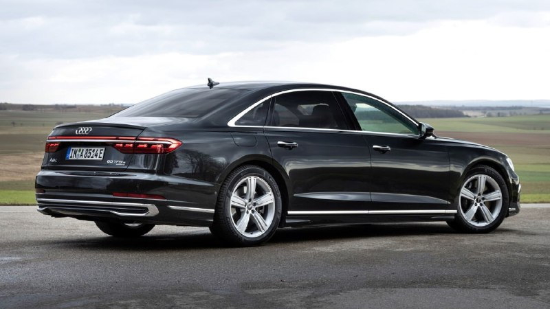 Audi перестала принимать заказы на A8 в Германии 2
