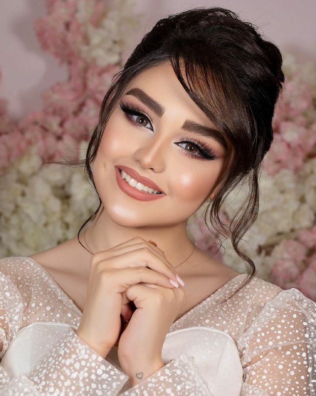 👑تاج وگل عروس🌹: #میکاپ عروس😍 •••🌺 عضو شويد👇🏼💖 @golaysa 👰🏻
