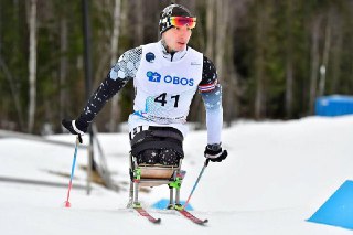 Сборная России получила третью золотую медаль на Паралимпиаде — лыжник Иван Голубков победил в гонке с раздельным стартом на десять километров сидя.