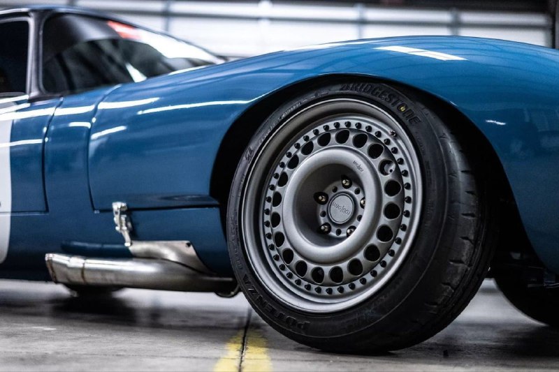 Jaguar E-Type с мотором от Supra и деталями от BMW 8