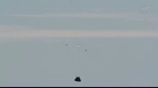 Лунная миссия «Артемида-2» успешно завершена, корабль приводнился в Тихом океанеАмериканский космический корабль «Орион» с четырьмя астронавтами успешно приводнился в Тихом океане у побережья Калифорнии. Экспедиция «Артемида-2» успешно завершена. Об этом п