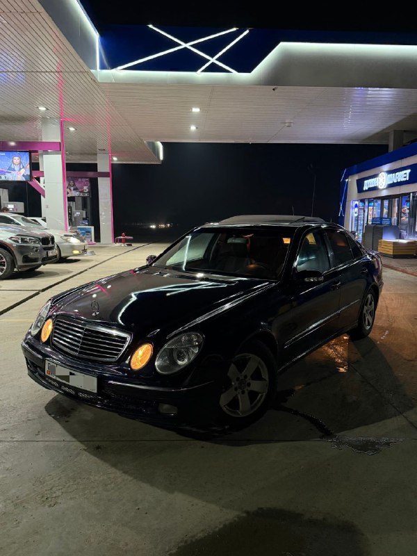 Mercedes-Benz w211 2002