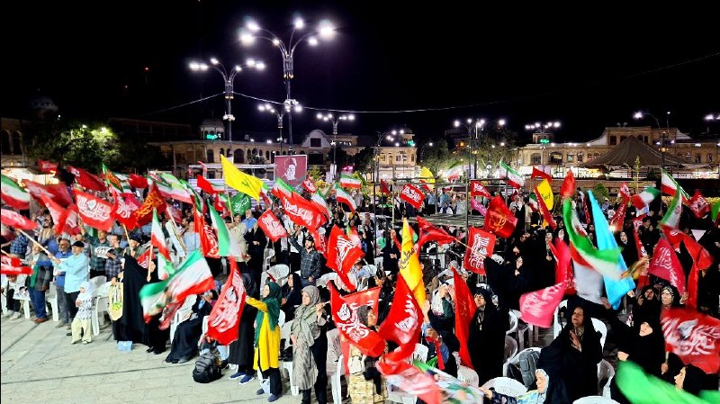 اخبار همدان: 📸 ۱۷۵ شب؛ همدان در جشن انتظار🔹 در شب نهم ربیع‌الاول، میدان امام(ره) همدان با حضور پرشور مردم، غرق در شور مهدوی شد؛ شبی ک