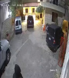 📹 Bullets thwart an attempt to steal a motorcycle in front of a house at dawn...a surveillance camera records what happened in Hanin