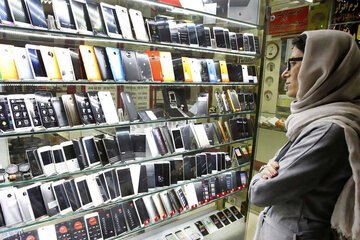 دیده بان ایران: ✅آغاز ثبت سفارش واردات تلفن همراه🔴 گره بازار موبایل باز می شود؟🔹 رئیس کل گمرک جمهوری اسلامی از آغاز ثبت سفارش واردات گوش