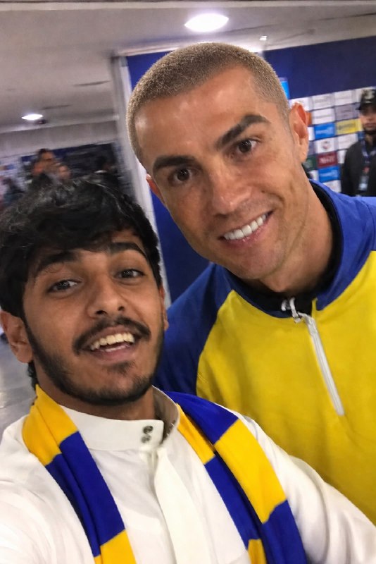 CR7 NEWS: هوادار با اسطوره کریستیانو توی بازی با الریاض------------🇵🇹 ســـے آر ســـون نـــیـــوز@CR7_NEWS