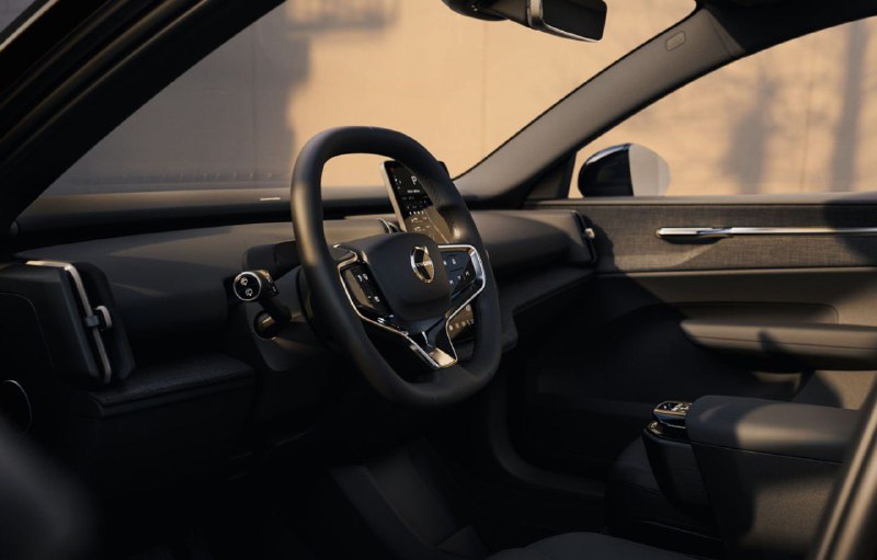 Volvo EX30 получил новую базовую версию на 150 л.с. 3