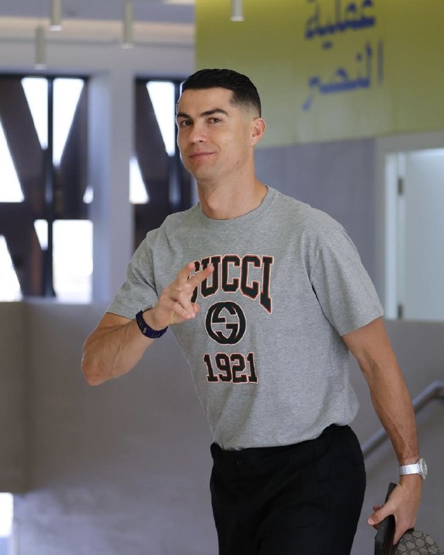 RONALDO IR: تو آگوست 2016، کریستیانوِ 31 ساله برای اولین بار تو فروشگاه گوچی مادرید با جورجینای 22 ساله آشنا شد؛ جایی که اون روز به