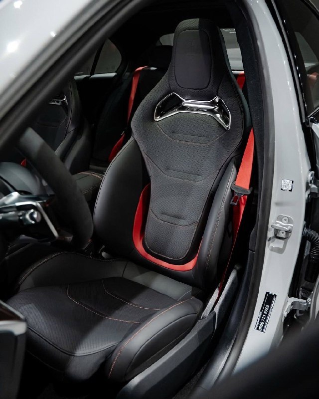 Mercedes-AMG C63s E-Performance 2.0 R4 3