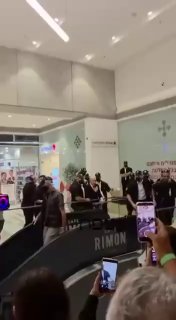 הקלפיות נסגרות תוך פחות משעה הליצן נתניהו קורא לציונים להצביע לליכוד. דיווחים בתקשורת הישראלית המוקדמת מצבי…