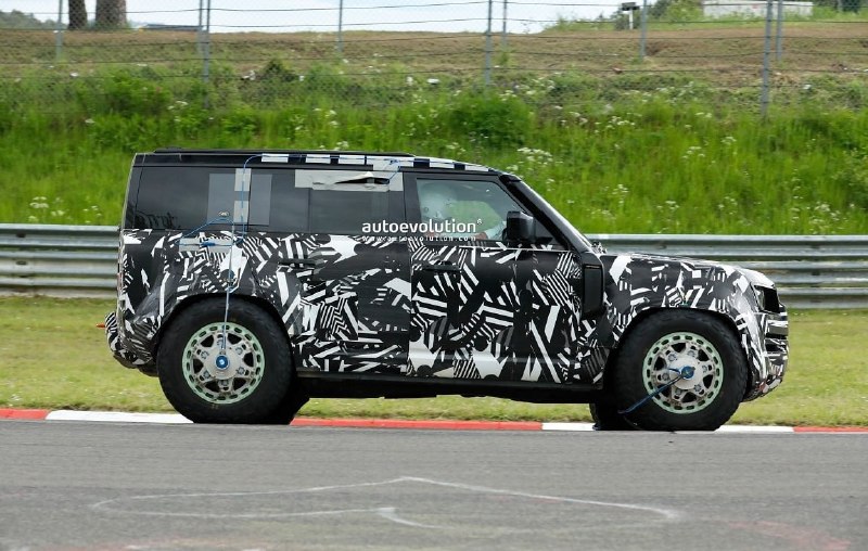 Обновлённый Land Rover Defender засветился на тестах 3