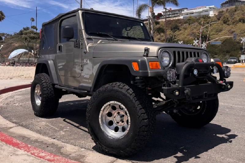 🌞 Встречайте интересный экземпляр Jeep Wrangler X 2003 года! 🚗Мы разобрались в