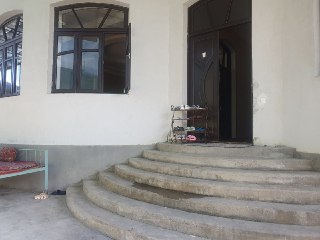 8 sotik hovli 5 xonali uy sotiladi