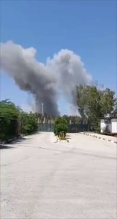 США и Израиль нанесли удары по острову Харк, через который идёт большая часть экспорта иранской нефти, сообщает агентство Mehr.Axios со ссылкой на источники пишет, что целями были военные объекты.