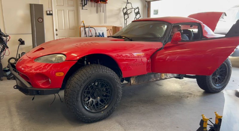 Культовый Dodge Viper RT-10 превратили в внедорожник 3