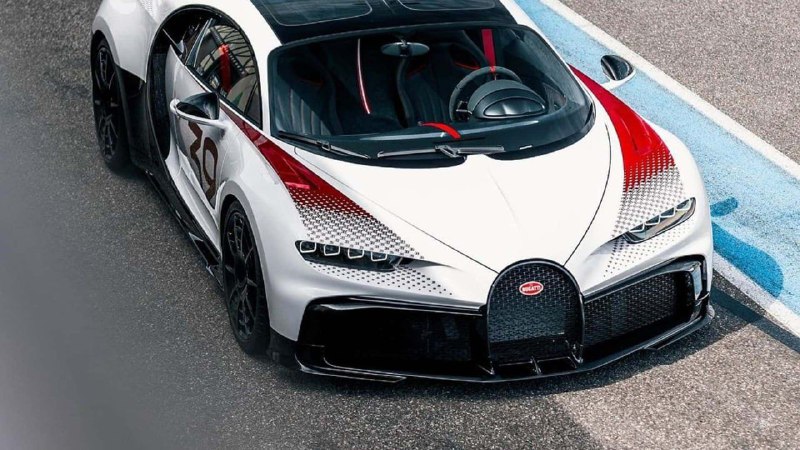 Bugatti сделала уникальный гиперкар Chiron Pur Sport 3