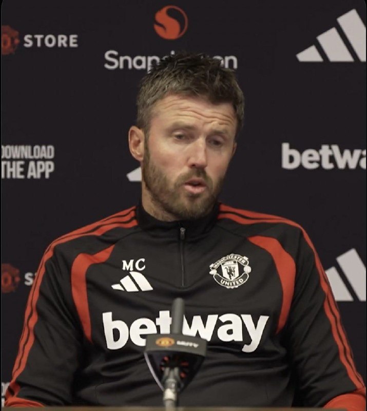 منچستریونایتد | Manchester United: 🗣️ مایکل کریک درباره‌ی وضعیت تیم:دلیخت به این بازی نمیرسه، ولی حالش خوبه و اوضاع داره خوب پیش میره. سشکو هم برگشته سر تم