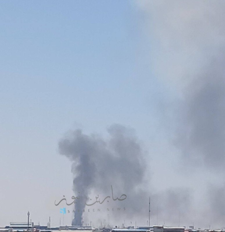 🔴 עמוד עשן ממשיך לעלות מהמיקום הלא ידוע של הפיצוץ בעיר התעשייה שמסאבאד בתוך מפעל האלומיניום בדרום טהראן.