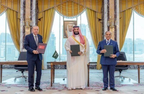 BourseNews | بورس نیوز: 📌استانبول فردا میزبان نشست ترکیه، عربستان و پاکستان برای بررسی توافق مکهرویترز به نقل از منبعی در وزارت امور خارجه ترکیه