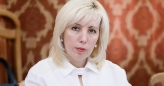 Бывшая заместитель губернатора Кубани Кондратьева получила 5 лет условно за мошенничество.Она попросила посредника — министра регионального правительства — уговорить бизнесмена продать ей квартиру в три раза ниже рыночной стоимости. Но и эту сумму возвраща