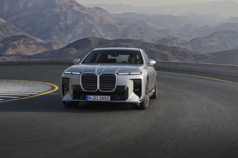 G70 7 Series после LCI получила серьёзную «перезагрузку»: Neue Klasse-вайб в сал
