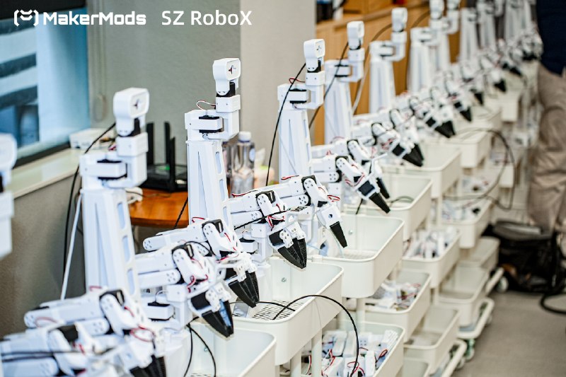 周末的机器人Hackathon我代表RWKV赞助了一台3D打印机下午看看冠军归属😆周末的机器人Hackathon我代表RWKV赞助了一台3D打印机下午看看冠军归属😆