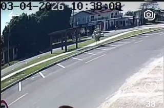 В Бразилии небольшой самолет влетел в жилой дом, погибли пилот и еще два человека, сообщает G1.