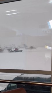 אבל השלג לא ידע וירד, אבל השלג לא ידע וירד שדה התעופה באירקוטסק נראה כמו שדה אגדות. סרטון מאת אמא_ליליה מ-ח…