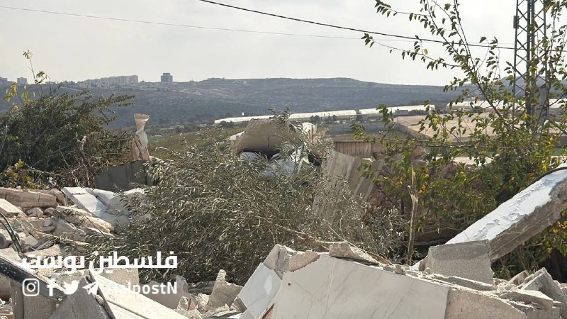 צה"ל הורס חדר חקלאי לאסיר המשוחרר חזא אל-סעדי בכביש העוקף ממזרח לג'נין, עוקר עצים והורס את הגדר המקיפה את ה…