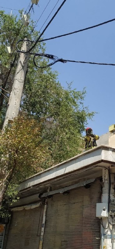 کانال عصر مرکزی: 🔴🔴🔴 مهار آتش کابل برق در خیابان مخابرات اراک🚒 آتش‌نشانی اراک:🔸ساعت ۱۱:۲۲ روز دوشنبه ۲۶ مردادماه ۱۴۰۵ گزارشی مبنی بر وقوع