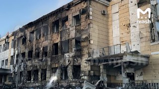 Восемь медиков погибли после удара ВСУ по госпиталю в ДНР. Ещё 10 человек получили ранения. Всушники запустили по больнице четыре БПЛА самолётного типа.В момент атаки в здании находилось больше 130 пациентов и около 50 сотрудников. Среди раненых — девять м