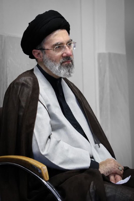 شهر من هشتگرد: ⚫️ اللهمَّ اجْعَل قائدنا و سَیدنا السَیّد المجتبی الخامنه ای فی دِرعِکَ الحَصینَةِ الَّتی تَجْعَلُ فیها مَن تُرید.#امام_