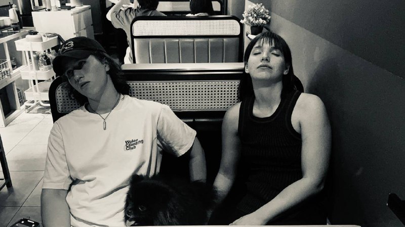 Не спеша возвращаюсь к себе, как фотограф. Для тех, кто не знал, до волос я плотно занималась фотографией — целых 8 лет.  Найдя свой стиль и внутреннее вдохновение, примерно в тот же момент я решила оставить фотографию в прошлом и полностью посвятить себя стрижкам и уходу за волосами.  После перерыва в 10 лет я решила вспомнить свой стиль и продолжить заниматься фотографией. В поисках новых открытий в себе и чтобы не утратить этот талант навсегда.  А вы когда-нибудь задумывались, что именно вы хотели бы вернуть — мечты и увлечения?Не спеша возвращаюсь к себе, как фотограф. Для тех, кто не знал, до волос я плотно занималась фотографией — целых 8 лет.  Найдя свой стиль и внутреннее вдохновение, примерно в тот же момент я решила оставить фотографию в прошлом и полностью посвятить себя стрижкам и уходу за волосами.  После перерыва в 10 лет я решила вспомнить свой стиль и продолжить заниматься фотографией. В поисках новых открытий в себе и чтобы не утратить этот талант навсегда.  А вы когда-нибудь задумывались, что именно вы хотели бы вернуть — мечты и увлечения?