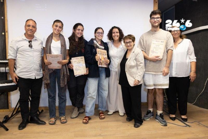 🇮🇱 Itay Gal-on. As part of the project "The legacy of the city's founders and veterans, and the Rabbi Dori bridge", an event was held in Be'er Sheva to salute 8 survivors and survivors of the Holocaust, veterans and founders of the city. As part of the meetings, the boys and girls of the youth met with the survivors and heard their personal stories.