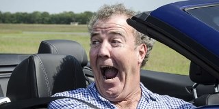 У бывшего ведущего Top Gear Джереми Кларксона диагностировали рак, об этом он сам сообщил в своем шоу «Ферма Кларксона».  66-летний Кларксон рассказал своим коллегам по съемкам, что узнал о своем диагнозе в мае. Он назвал форму заболевания «агрессивной», н