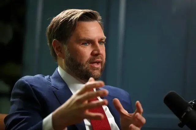 تجارت نیوز: 🔻ونس: ترامپ با پست خود در شبکههای اجتماعی درباره جزیره خارک، در حال ارسال پیامی به ایران است▪️ونس در پاسخ به پرسشی دربا
