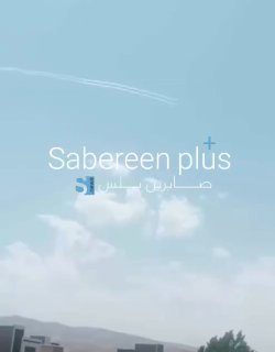 סצינות של שיגור טילים איראניים לעבר בסיסי הכיבוש באזור
