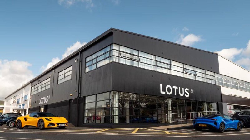 Lotus сокращает почти половину персонала