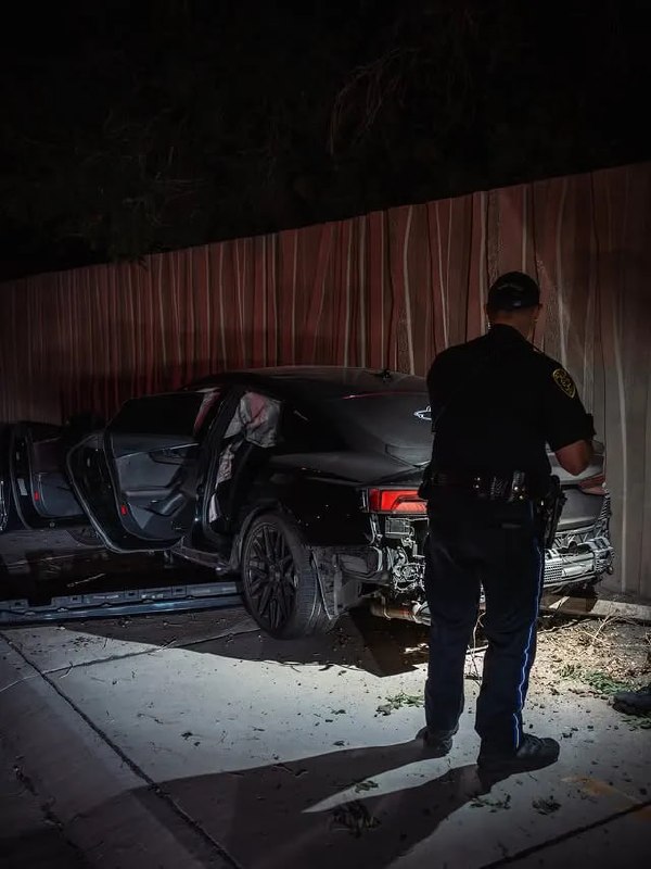 🇺🇸 #Sacramento police say they have successfully pulled off a first in the nation by disarming a suspect with a drone.The suspect was wanted on felony charges, and police believed he was armed. After negotiators failed to make contact, a SWAT unit decided to send in a drone and was able to take the knife from the man, who was motionless on the floor. Deputies say the man was either unconscious or pretending to be incapacitated."In a nationwide first, a drone was successfully used to disarm an armed suspect, helping bring the incident to a safe resolution," the sheriff’s office said.Follow us -> LiveLeak