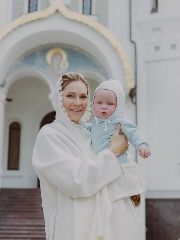 Актриса Анна Невская впервые показала лицо своего недавно рожденного первенца —